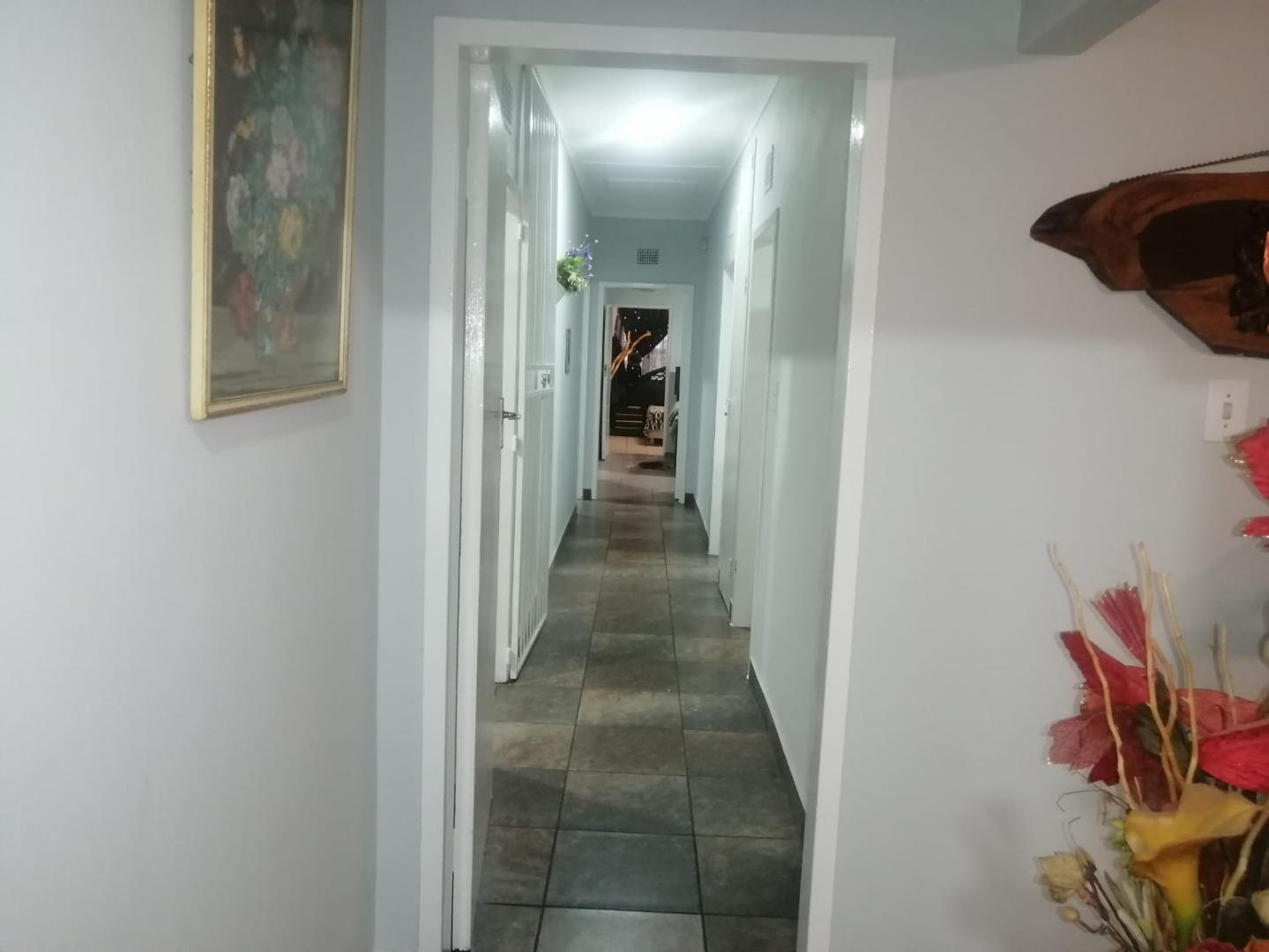 605814_WhatsApp
